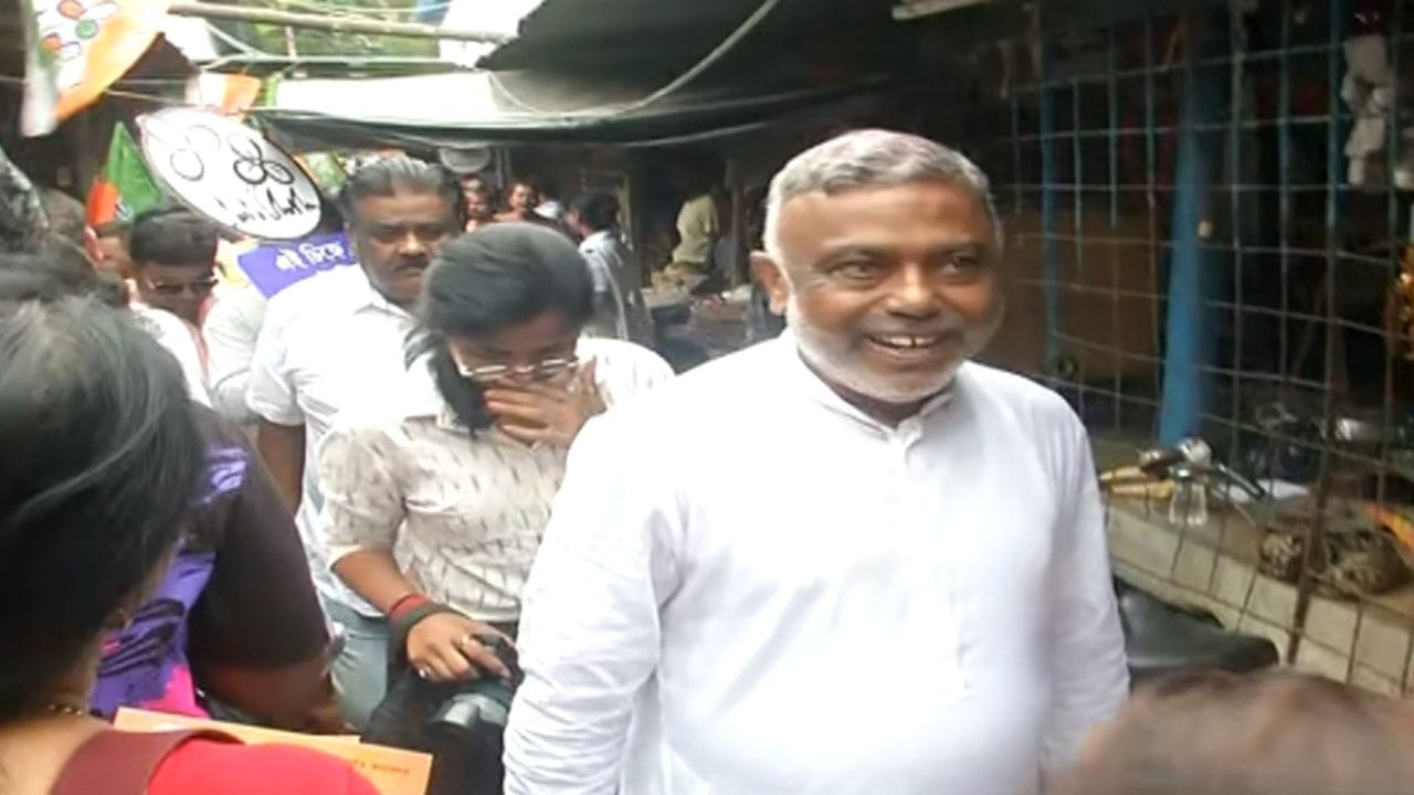 ভোটের আগে ED অফিসে দেবাশিস কুমার, কী নিয়ে জিজ্ঞাসাবাদ?