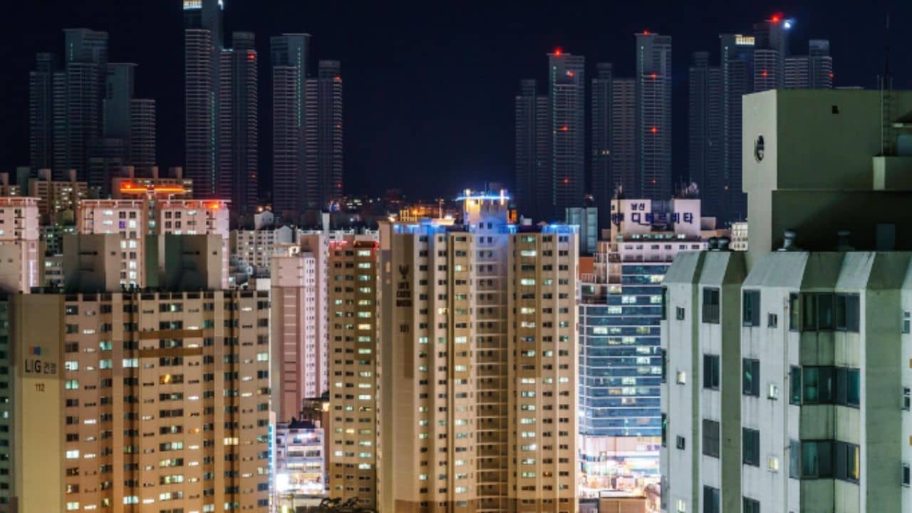 বিনামূল্যে থাকা-খাওয়া, দুবাইয়ে আটকে পড়া ভারতীয়দের জন্য রাজকীয় আয়োজন ব্যবসায়ীর