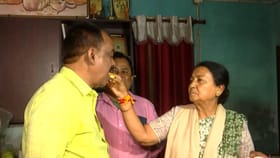 BJP প্রার্থীকে প্রণাম করে প্রচার শুরু করলেন তৃণমূলের রঞ্জন