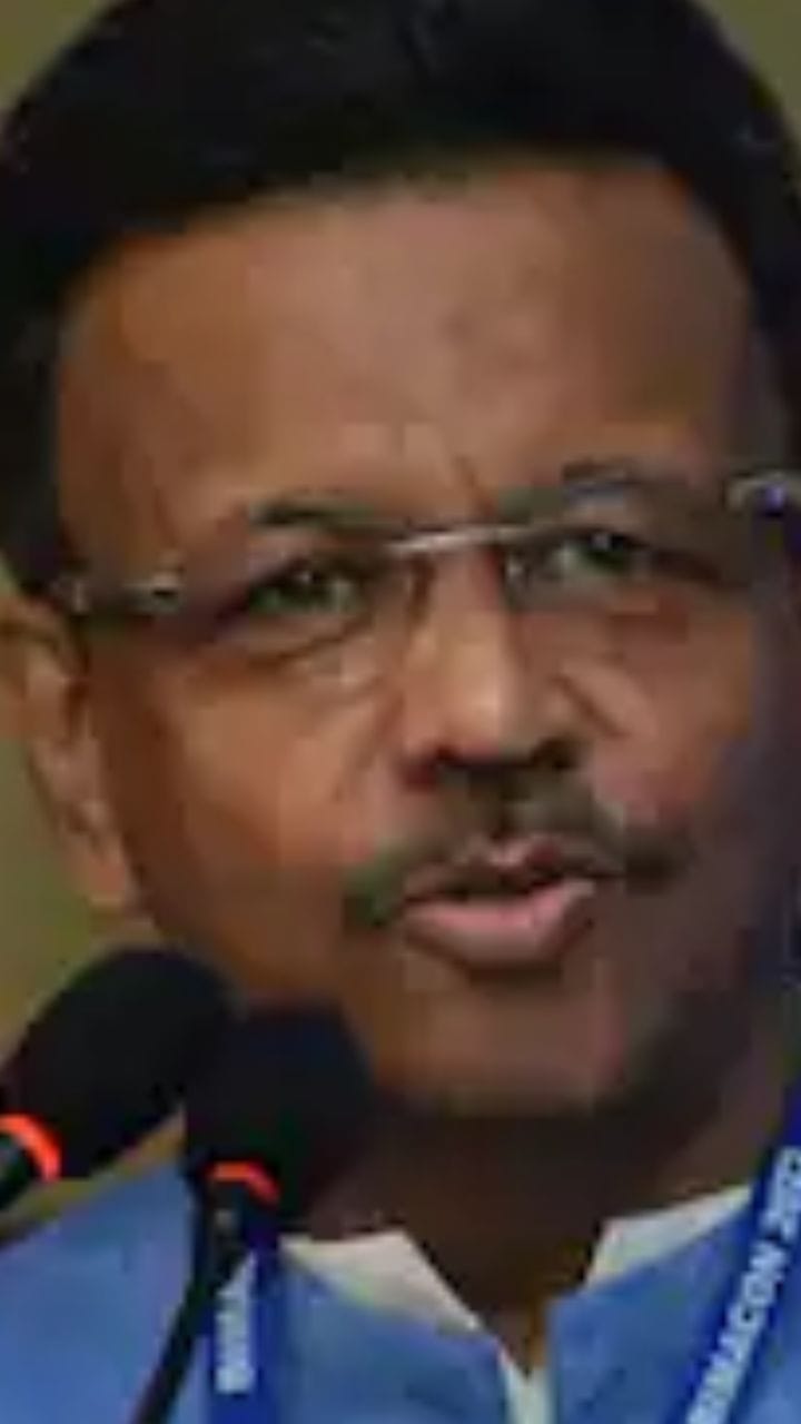 রুদ্রনীলের সঙ্গে শুভেন্দুর পার্থক্যটা কী?: ফিরহাদ