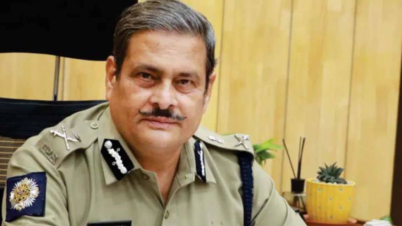 Kolkata: প্রতারণার শিকার হয়েছিলেন প্রাক্তন পুলিশ কমিশনারের ছেলে, আদালতে ধৃতের আইনজীবী বললেন...