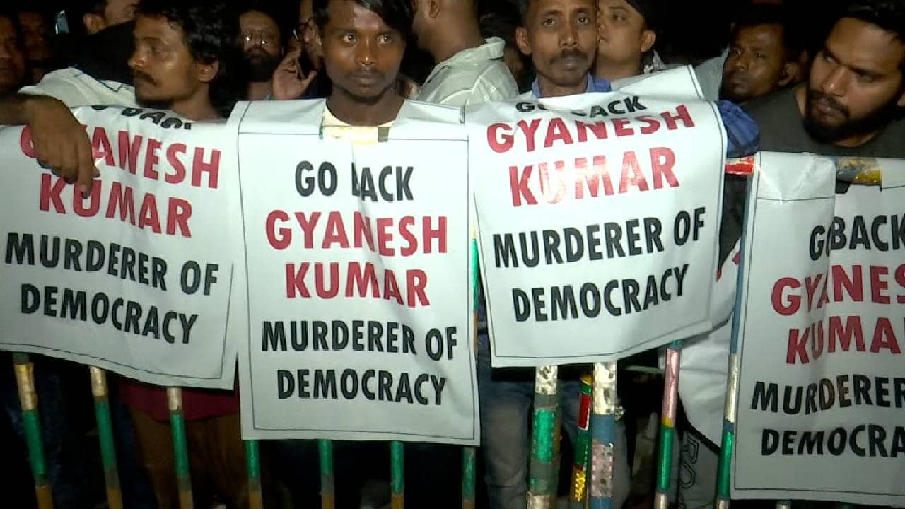 West Bengal News Today Highlights: শহরে জ্ঞানেশ-সহ কমিশনের ফুল বেঞ্চ, কালো পতাকা দেখাল বিক্ষোভকারীরা