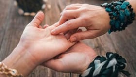 স্ত্রীর হাতের রেখায় লুকানো স্বামীর সাফল্যের চাবিকাঠি! জেনে নিন