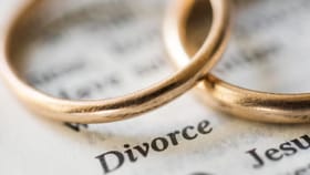 বিয়ের ৪ বছরের মধ্যেই ডিভোর্স! কত খোরপোশ চাইলেন জনপ্রিয় অভিনেত্রী?