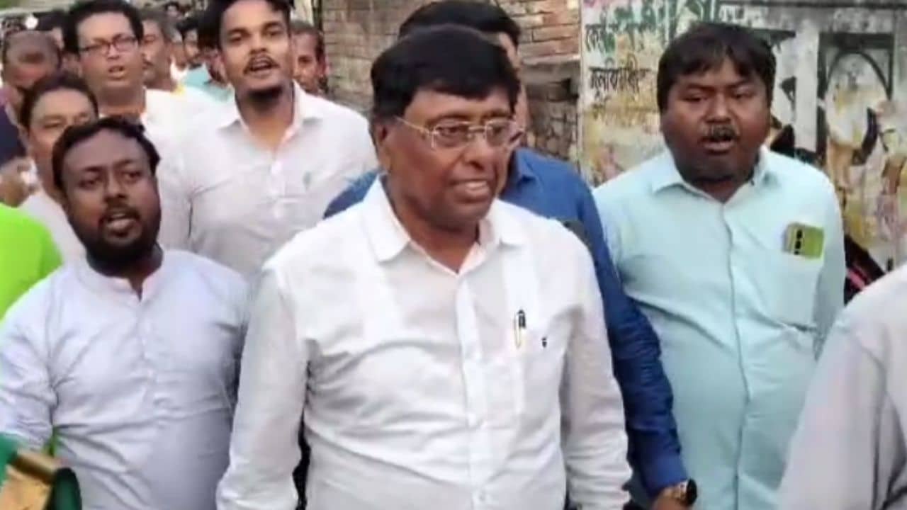 Hooghly: এক সময় মাঠ কাঁপিয়েছেন, এবার বলাগড়ে তৃণমূলের হয়ে লড়বেন সেই ফুটবলার