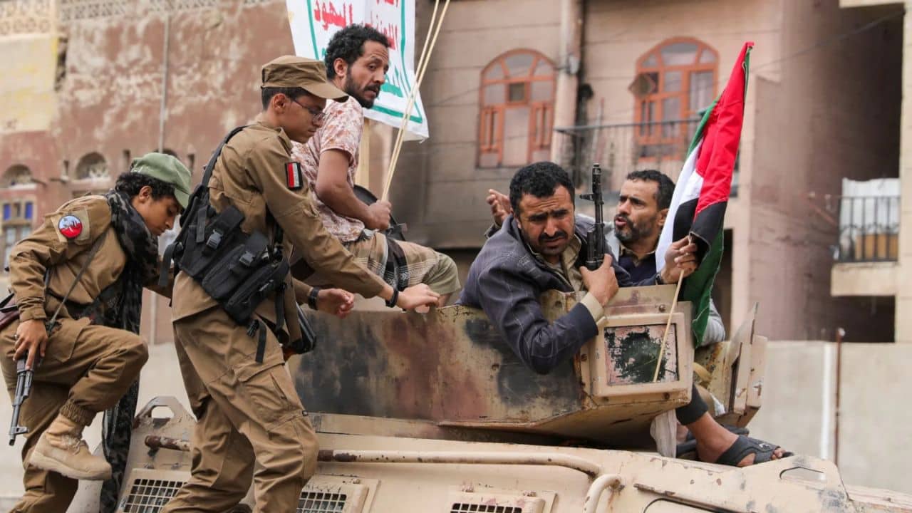 Iran-US Conflict : থমকে যাবে বিশ্ববাণিজ্য! হরমুজ়ের পর বন্ধ হচ্ছে আরও এক প্রণালী? বড় হুঁশিয়ারি হুথিদের