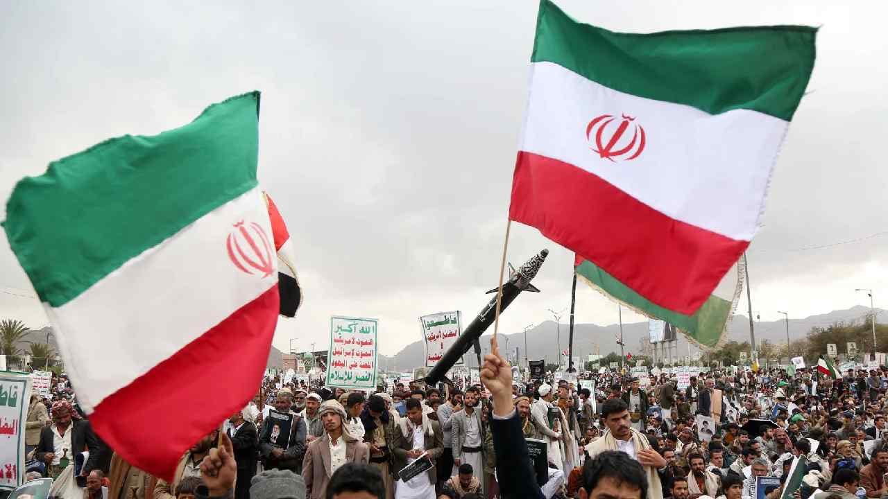 Iran vs USA: কীভাবে এত নিখুঁত হামলা চালাচ্ছে ইরান? সাহায্য করছে কে? Iran vs USA: কীভাবে এত নিখুঁত হামলা চালাচ্ছে ইরান? সাহায্য করছে কে?