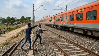 Indian Rail ways: ট্রেন দেখলেই পাথর ছোড়ার অভ্যাস? এবার পড়তে হবে কড়া শাস্তির মুখে, জানাল রেল