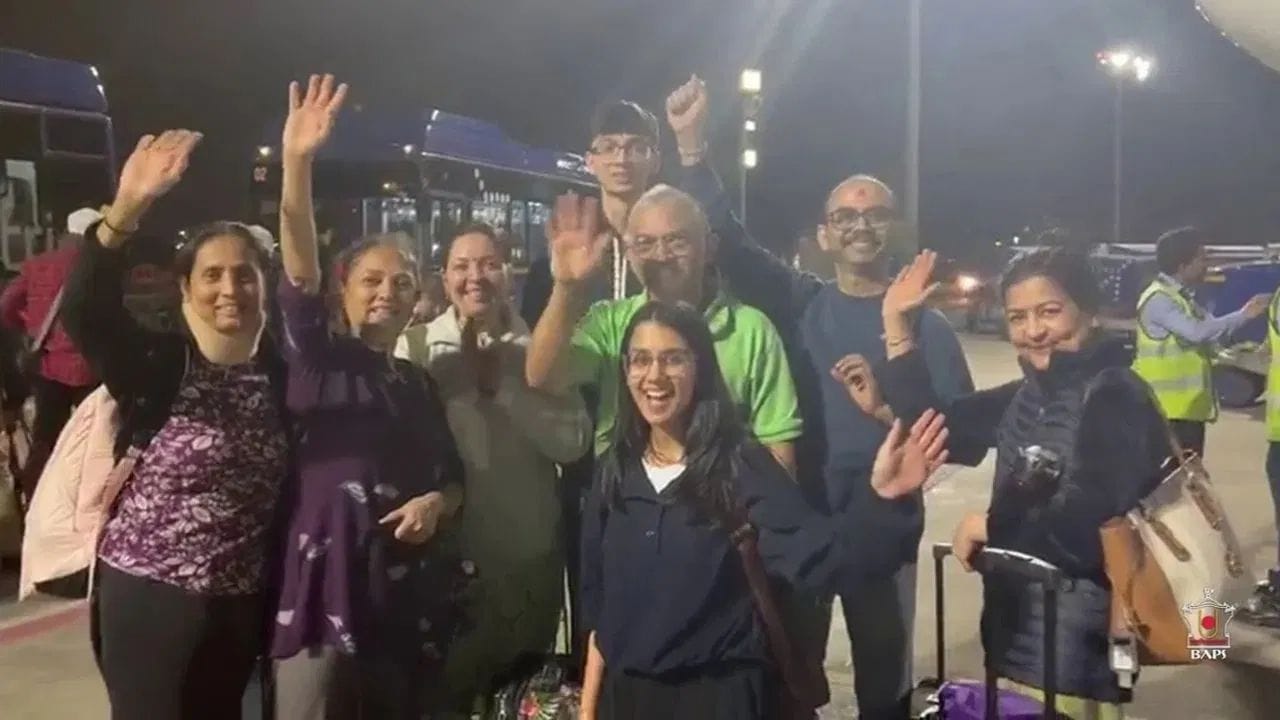 BAPS Hindu Mandir Abu Dhabi: যুদ্ধ পরিস্থিতিতে সঙ্কটে থাকা ভারতীয়দের জন্য দেবদূতের মতো হয়ে উঠল আবুধাবির BAPS মন্দির