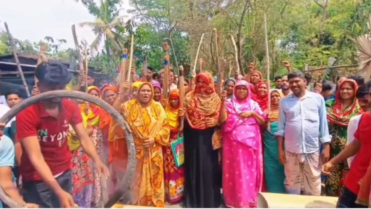 Jaynagar Mazilpur: 'বাংলাদেশিরা শরণার্থী যদি হয়, আমরা এখানে জন্মেও নাম বাদ কেন যাবে?', প্রশ্ন তুললেন হাসিনা শেখ Jaynagar Mazilpur: 'বাংলাদেশিরা শরণার্থী যদি হয়, আমরা এখানে জন্মেও নাম বাদ কেন যাবে?', প্রশ্ন তুললেন হাসিনা শেখ