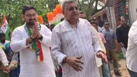 'খোকা এখনও বাপ ছাড়া রাস্তায় বেরতে শেখেনি...', কে দিল পোস্টার?