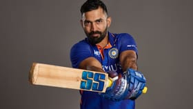 পাকিস্তানের বিশ্বকাপ বিদায়ে নাসের-আথারটনকে খোঁচা দিনেশ কার্তিকের