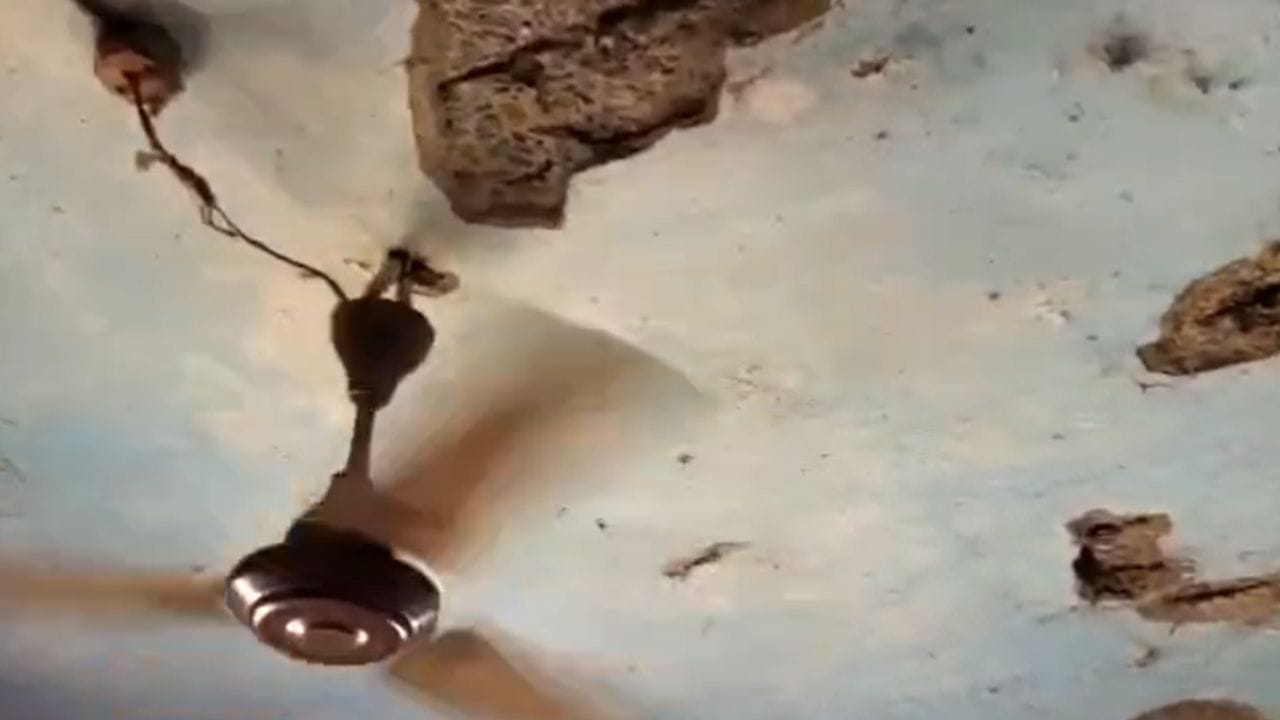 Ketugram: স্বাস্থ্যকেন্দ্রের কোয়ার্টারের ছাদের চাঙর ভেঙে শিশুমৃত্যু, শুরু রাজনৈতিক চাপানউতোর