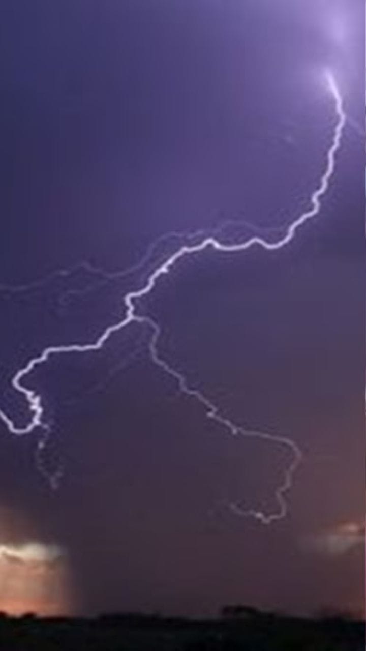 সন্ধ্যা নামলেই তুমুল দুর্যোগ, দোসর শিলাবৃষ্টি