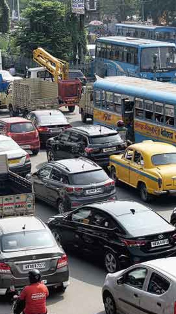 আজ পবিত্র ইদ, শহরের কোন রাস্তায় কেমন যানজট, দেখে নিন