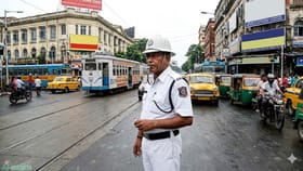 পুলিশের ওয়েলফেয়ার কমিটির কর্তার ছেলের গাড়ি থামান, বদলি সার্জেন্ট