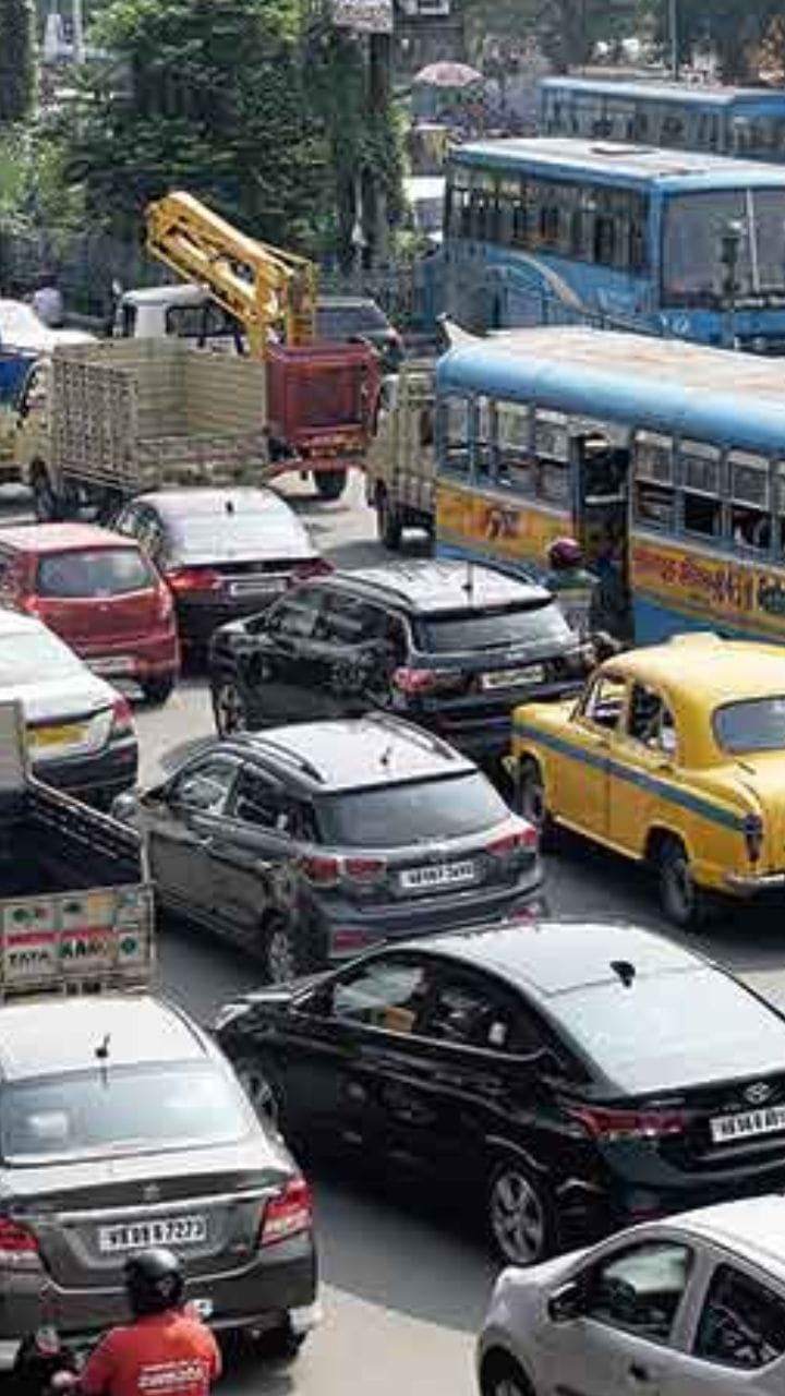 মমতার ধর্নার দ্বিতীয় দিনে কোন রাস্তা এড়িয়ে যাবেন, জেনে নিন