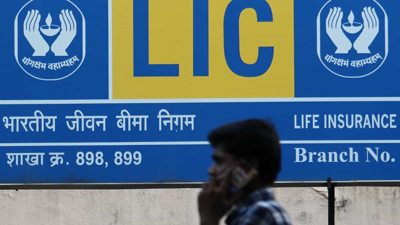 LIC Portfolio Huge Loss: যুদ্ধ আবহে ৭০ হাজার কোটি টাকার ধাক্কা খেল LIC! আপনার টাকায় প্রভাব পড়বে?