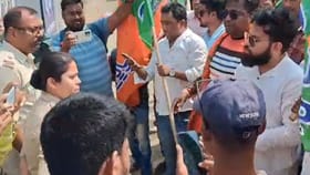 'প্রয়োজন হলে কব্জি কেটে নেওয়া হবে', নেতার মন্তব্যে তুঙ্গে তরজা