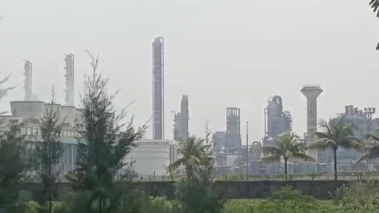 Haldia: যুদ্ধের জেরে বন্ধ হরমুজ প্রণালী, উদ্বেগ বাড়ছে হলদিয়ায়