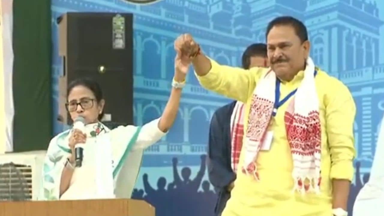 TMC Candidate: ছেলেকে বলে দিও..., মঞ্চ থেকে প্রার্থীকে কড়া বার্তা দিয়ে গেলেন মমতা