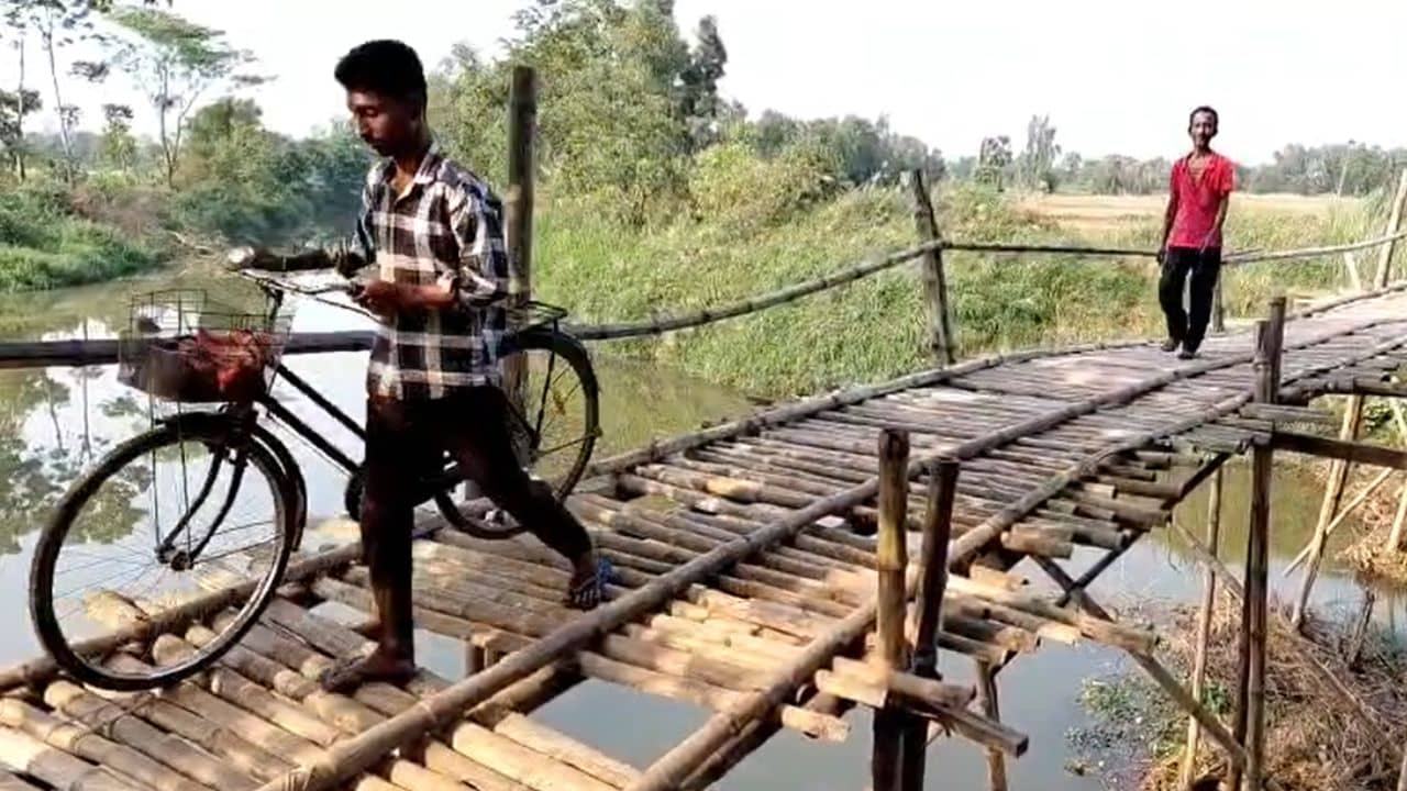 Ketugram: এই গ্রামে ভোট আছে, প্রচার নেই, দেখা মেলে না কোনও নেতার