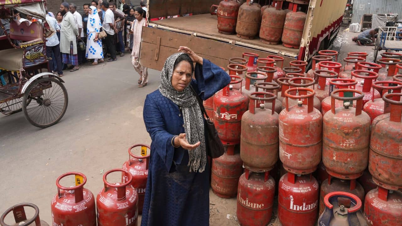 ২৫ দিন নয়, ৪৫ দিন পর গ্যাস বুকিং, নিয়মে বড় বদল