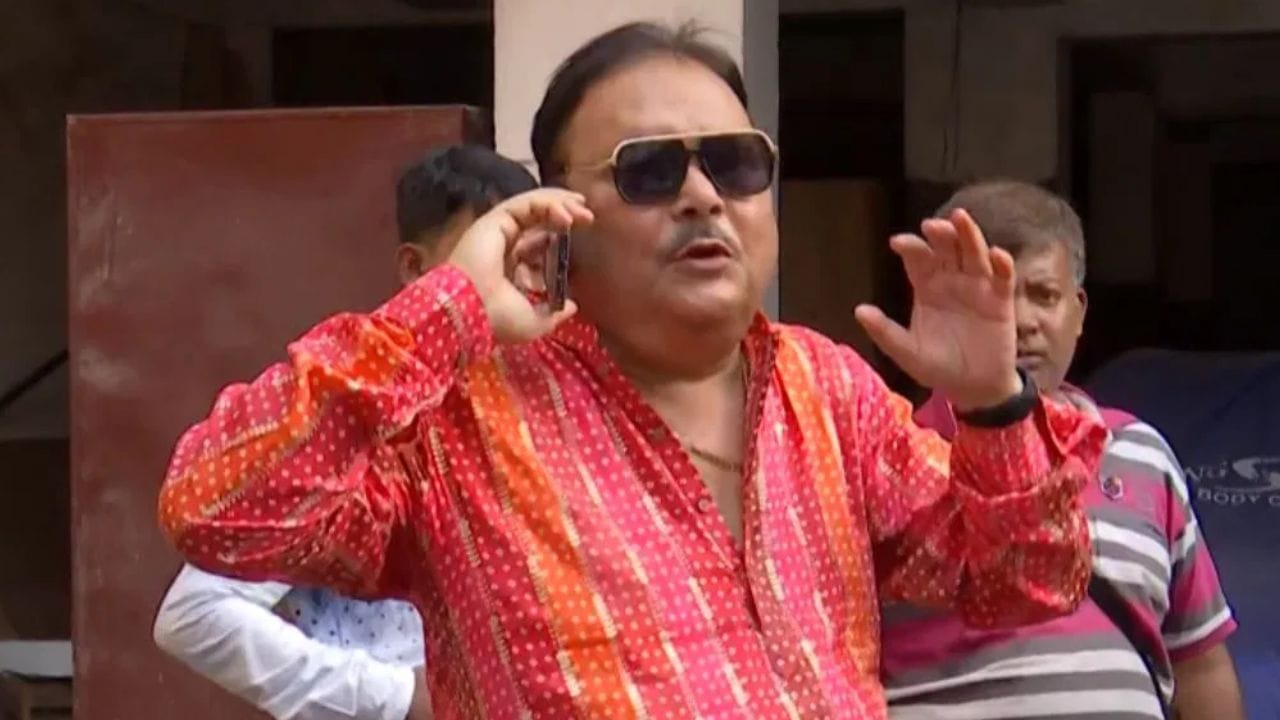 'চোখে চোখ আর রাখতে হবে না, ওঁর চোখে তো পাওয়ার আছে...', কাকে বললেন মদন