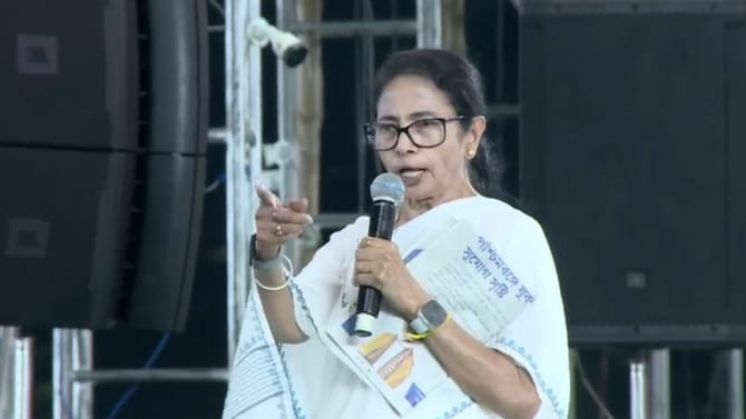 'যেন স্পাইডারম্যান...', জ্ঞানেশ কুমারের ধমক-পর্ব শেষে যা বললেন মমতা