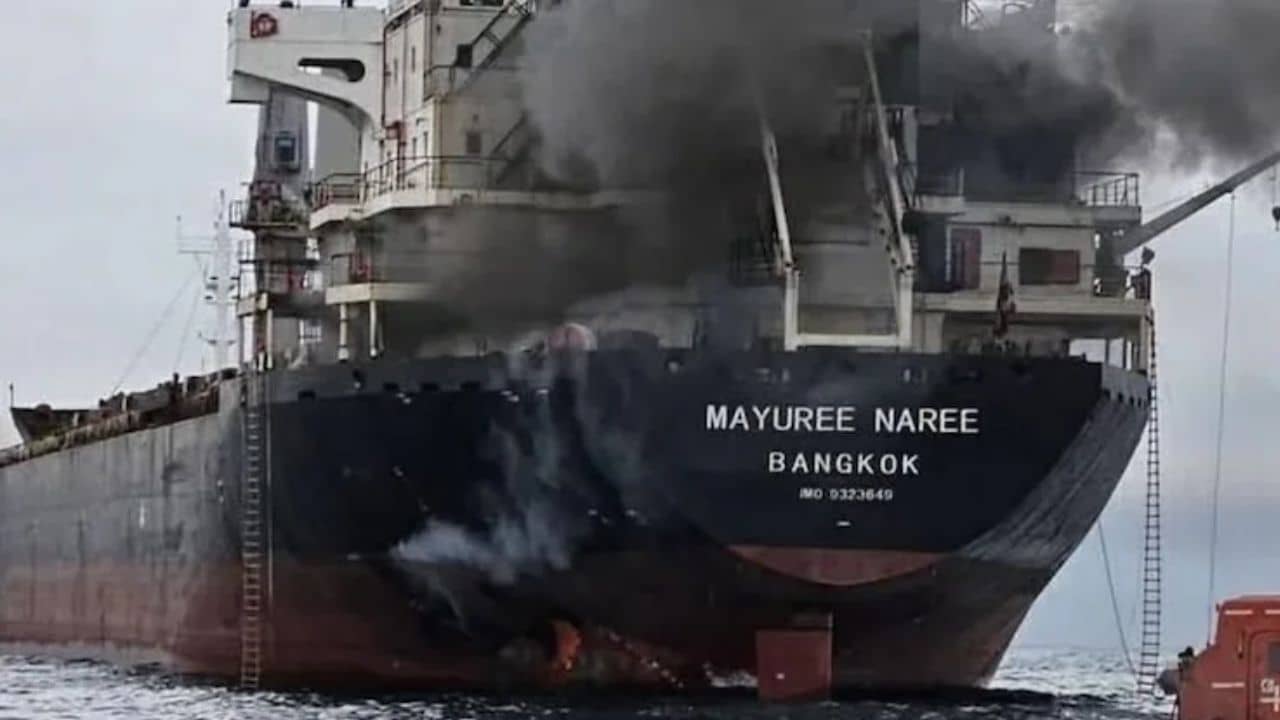 Strait of Hormuz: হরমুজ প্রণালীতে ভারতগামী জাহাজে জ্বলছে আগুন, বিবৃতি দিল বিদেশ মন্ত্রক
