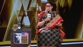 'মমতার প্রতি আমার সম্মান আসবে কী ভাবে?' কড়া আক্রমণ স্মৃতি ইরানির