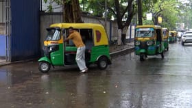 'কালকের দিনটা দেখব...',যুদ্ধের জেরে অটো ভাড়া কি এবার বাড়বে?