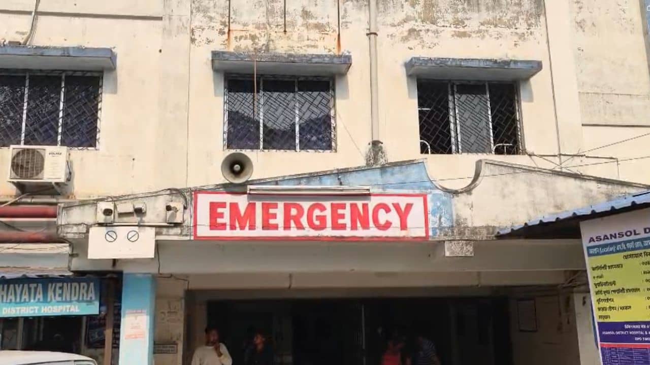 Jamuria: কুড়ুল দিয়ে আইএসএফ কর্মীর মাথা ফাটানোর অভিযোগ, উত্তপ্ত জামুড়িয়া