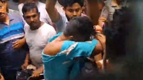 চলন্ত ট্রেনেই মাথা ফাটল যাত্রীর, ভরসন্ধ্যায় বনগাঁ লোকালে উত্তেজনা