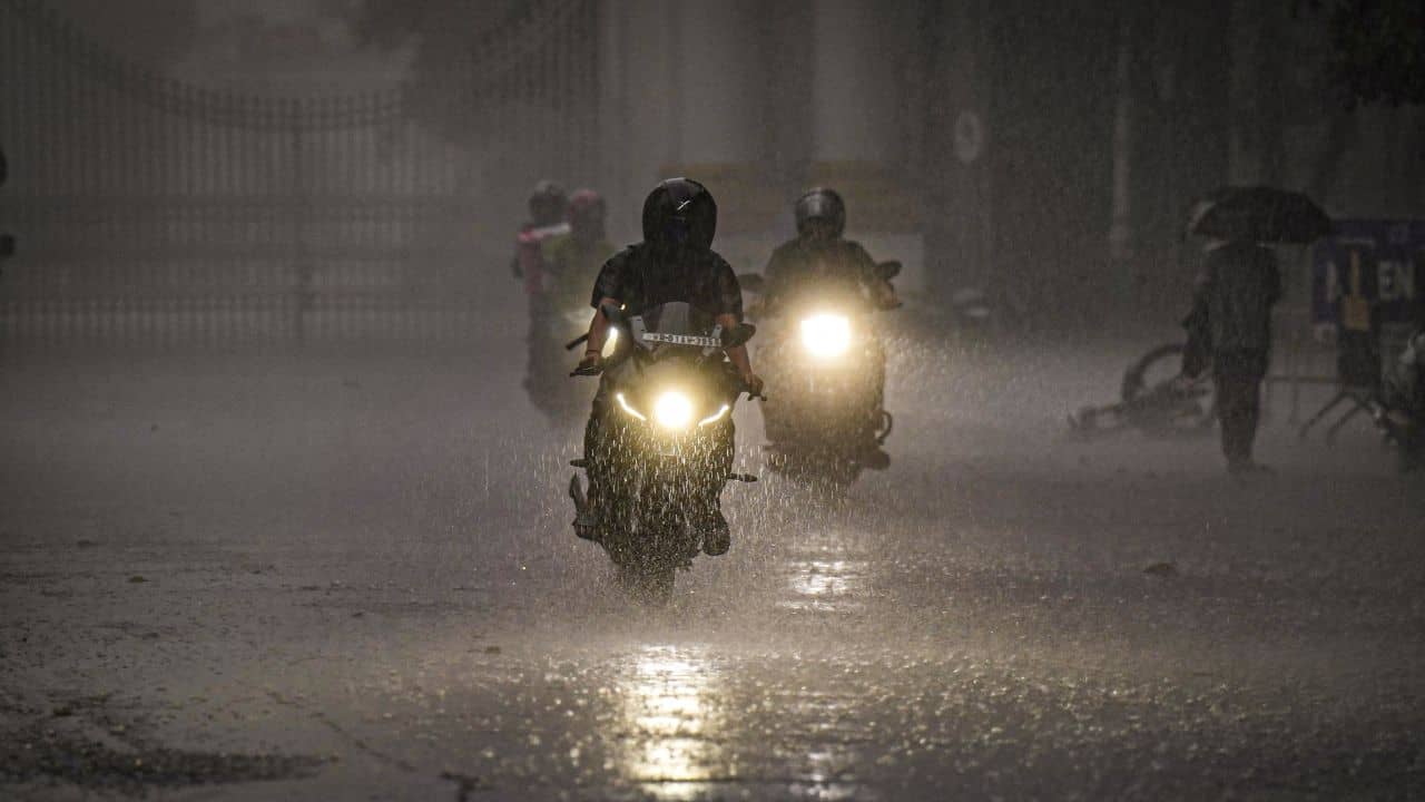 Weather Update: একধাক্কায় ১১ ডিগ্রি কম, ঝুপ করে নামল তাপমাত্রা, রবিবার থেকে বদলে যাবে আবহাওয়া