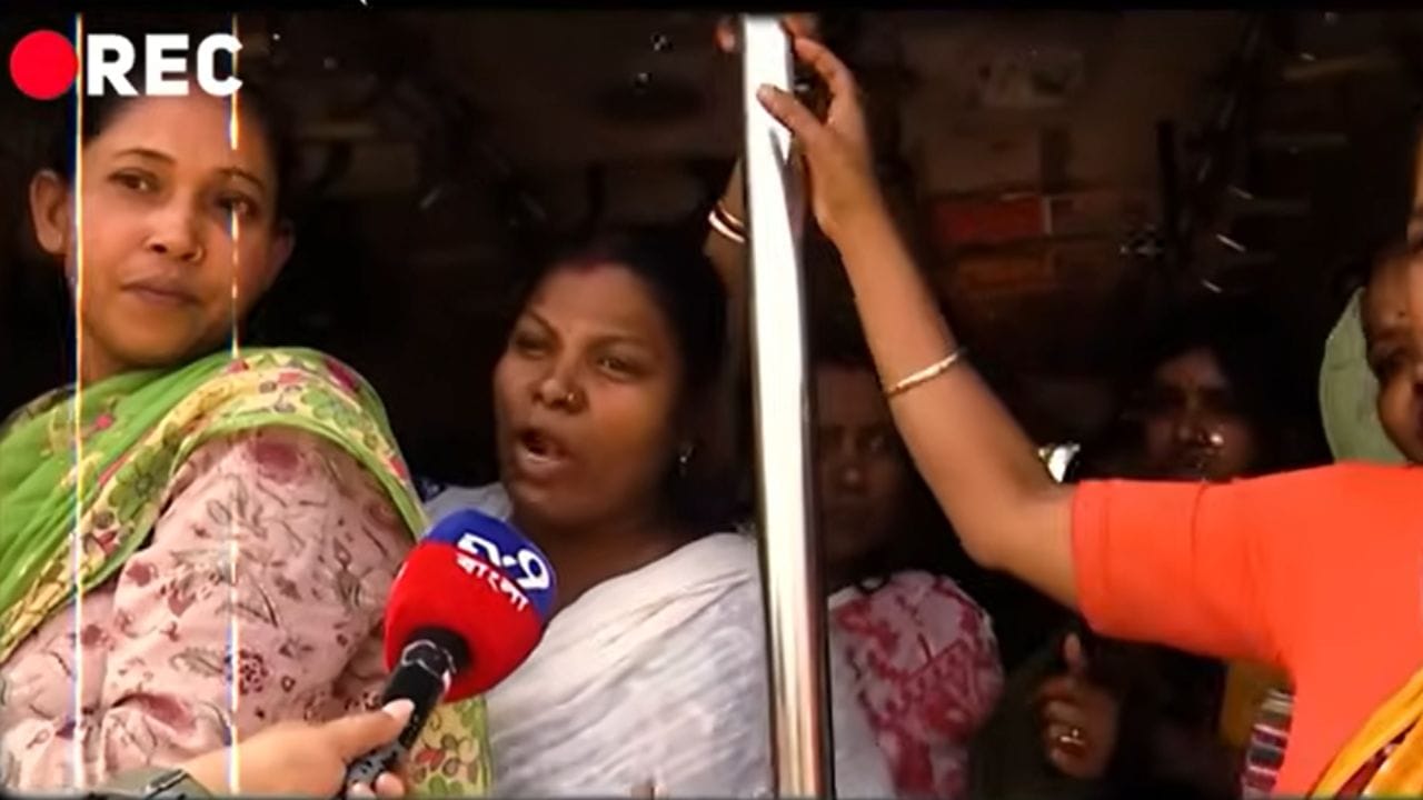 ‘দেড় হাজার টাকায় কী হবে!’, শুনুন লোকাল ট্রেনের যাত্রীরা কী চাইছেন এবার