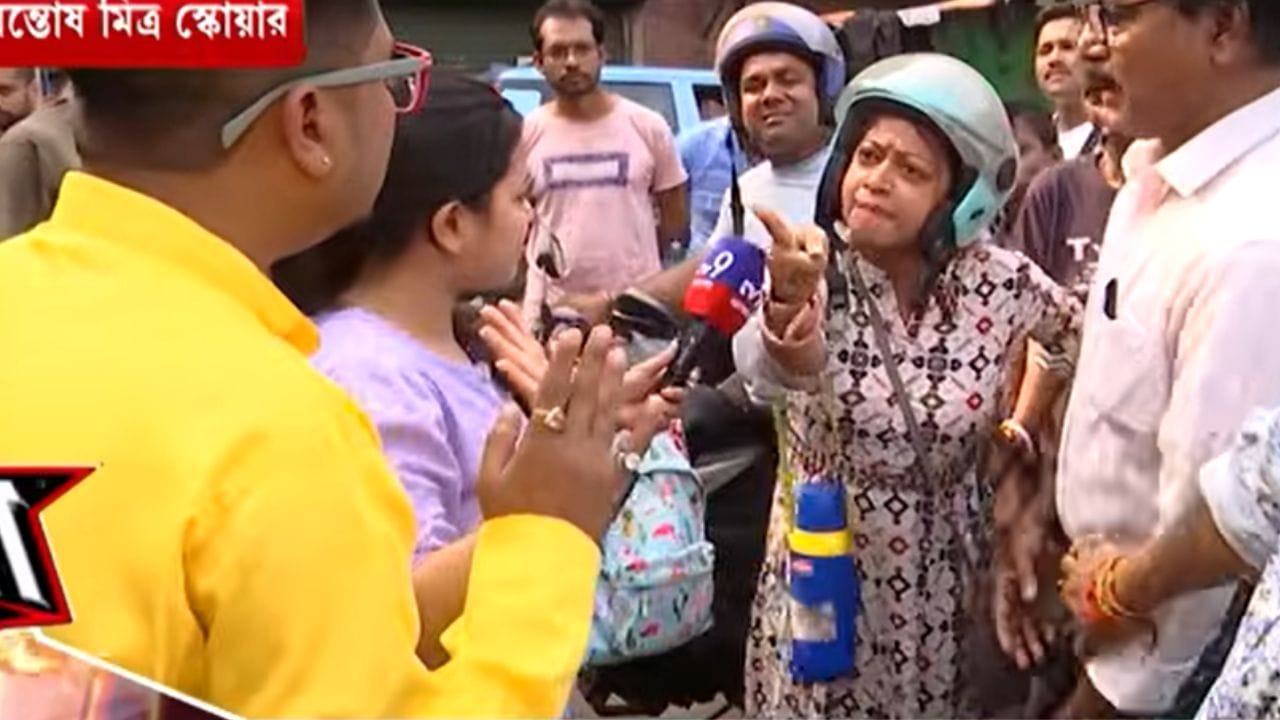 মহিলার কথা শুনেই তেড়ে গেলেন তৃণমূল নেতা, দেখুন ক্যামেরার সামনে কী হল