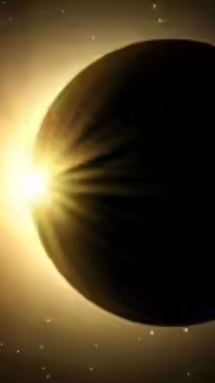 আজ বছরের প্রথম পূর্ণগ্রাস চন্দ্রগ্রহণ, জেনে নিন কতক্ষণ চলবে