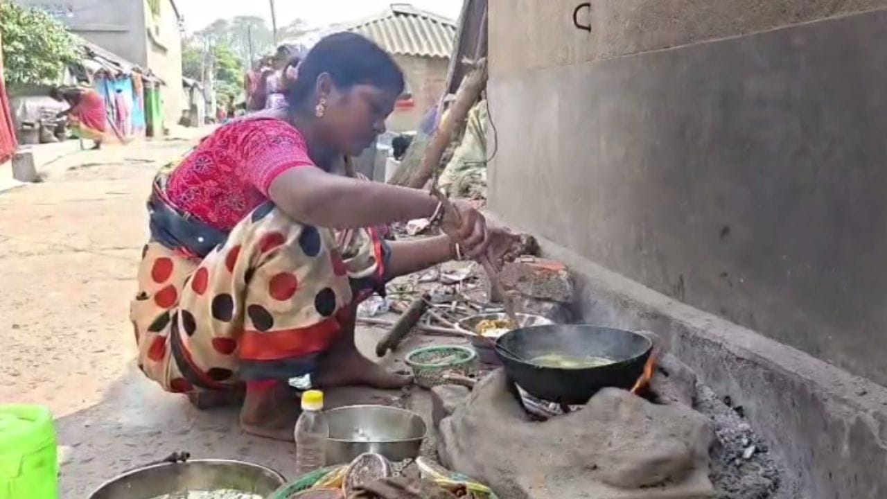 Arambag: 'মা ক্যান্টিনে খাবার আনতে যাচ্ছিলাম কিন্তু...', এখানে বন্ধ হয়ে গেল মা ক্যান্টিন Arambag: 'মা ক্যান্টিনে খাবার আনতে যাচ্ছিলাম কিন্তু...', এখানে বন্ধ হয়ে গেল মা ক্যান্টিন