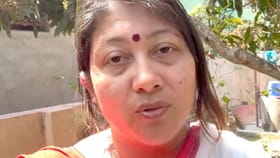 শাশুড়ির মৃত্যুতেও ক্যামেরা অন? ‘প্রবাসে ঘরকন্না’র মহুয়াকে নিয়ে জোর ব