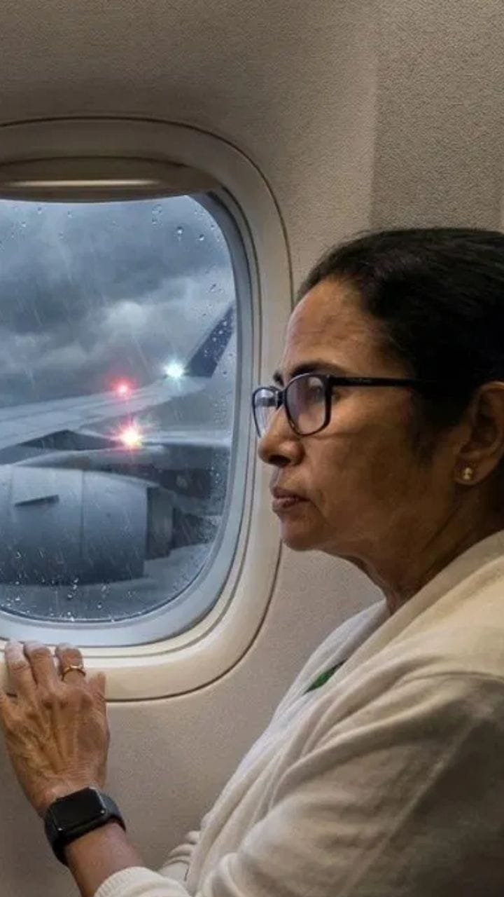 খারাপ আবহাওয়ার জন্য মাঝ আকাশে চক্কর মমতার বিমানের, অবশেষে অবতরণ