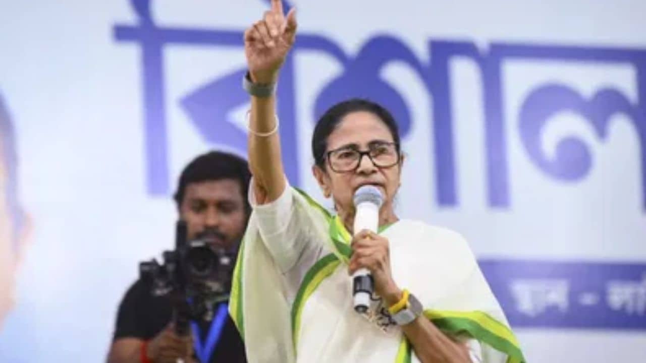 Mamata Banerjee: মমতাকে প্রচার থেকে সরিয়ে দেওয়ার দাবি, এবার দিল্লিতে নির্বাচন সদরে আবেদন সুকান্ত-রিজিজুর