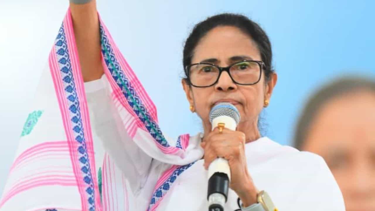Mamata Banerjee: কোনওদিন মুসলিমরা প্রশ্ন করেছেন, মমতা একজন ব্রাহ্মণ বাড়ির মেয়ে, কেন তাঁকে মুখ্যমন্ত্রী করব, তাহলে ওঁদের প্রার্থী করলে রাগ কোথায়: মমতা Mamata Banerjee: কোনওদিন মুসলিমরা প্রশ্ন করেছেন, মমতা একজন ব্রাহ্মণ বাড়ির মেয়ে, কেন তাঁকে মুখ্যমন্ত্রী করব, তাহলে ওঁদের প্রার্থী করলে রাগ কোথায়: মমতা