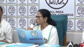 তৃণমূলের নির্বাচনী ইস্তাহারে ১০ 'প্রতিজ্ঞা' মমতার, কী কী?