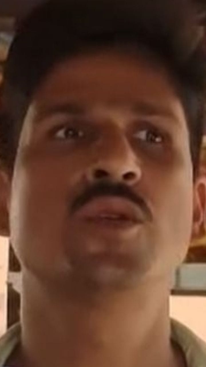 ইনি নিজেই নিজেকে 'ভূত' বলে ডাকেন! দেখুন কাণ্ড