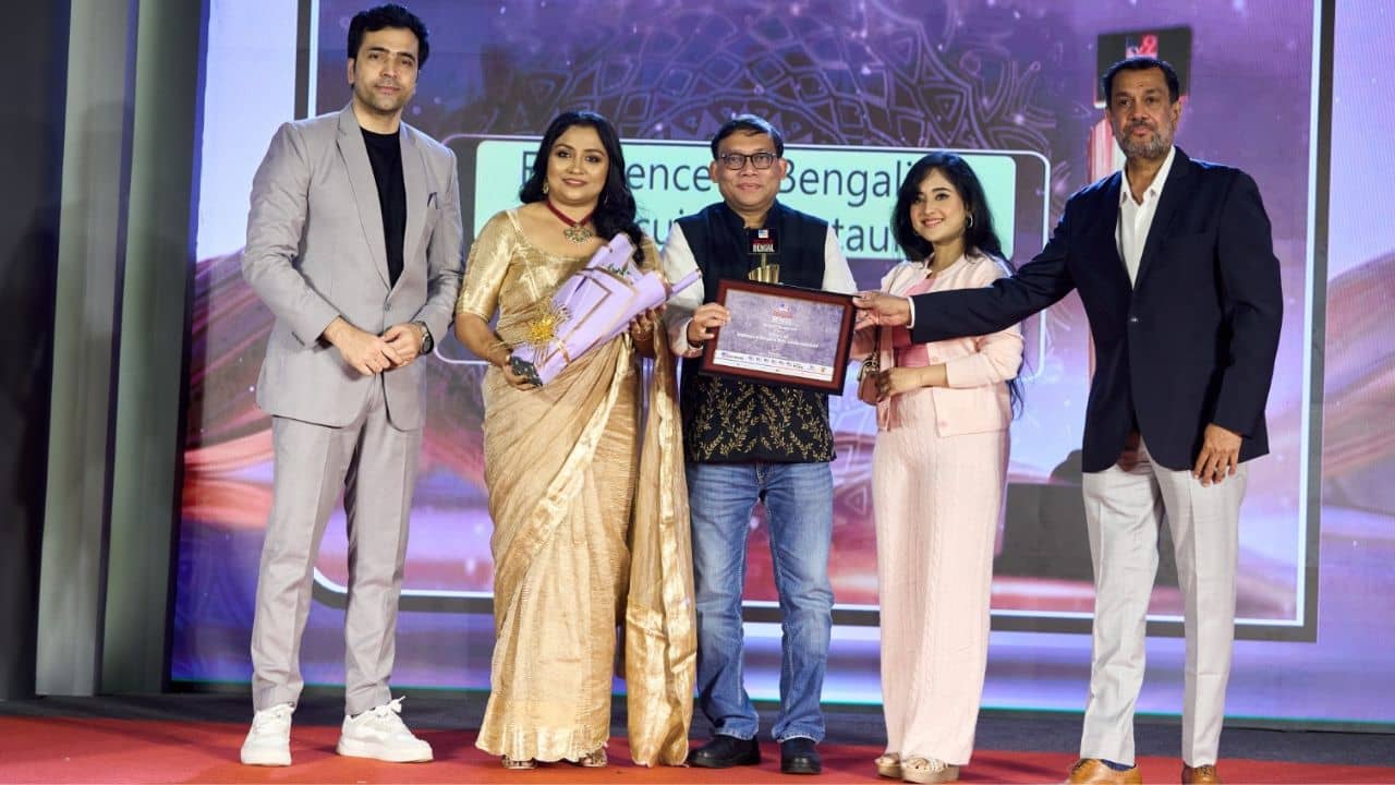 Mitra Cafe: শতবর্ষ পেরিয়ে..., মিত্রতার টানে আজও ভোজনরসিকরা ছুটে যান মিত্র কাফেতে