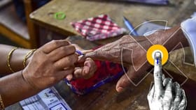 Model Code of Conduct: অনুমতি ছাড়া দেওয়ালে পোস্টার সাঁটাচ্ছে রাজনৈতিক দলগুলি? আদর্শ আচরণবিধিতে আপনার কী অধিকার জেনে নিন...