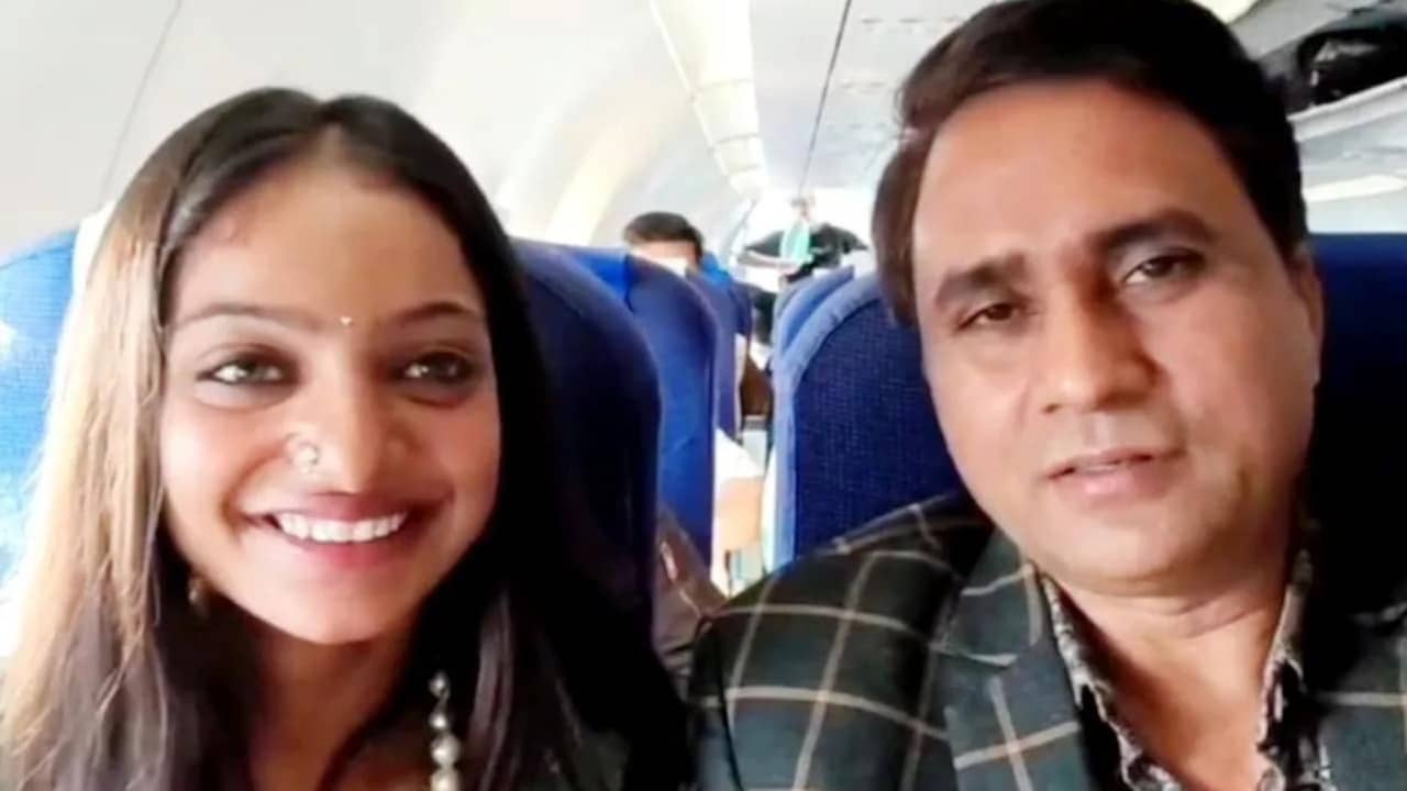 গঙ্গার মতো পবিত্র ছিল, লাভ জিহাদে ফেঁসে গেল! মোনালিসা বিয়ে করায় সর্বস্বান্ত পরিচালক সানোজ মিশ্র, কী বললেন তিনি?