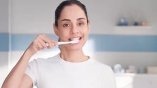 World Oral Health Day : আপনার দাঁতের বয়স হয়ে যাচ্ছে? কীভাবে বুঝবেন? বিশেষ উদ্যোগ সেনসোডাইনের