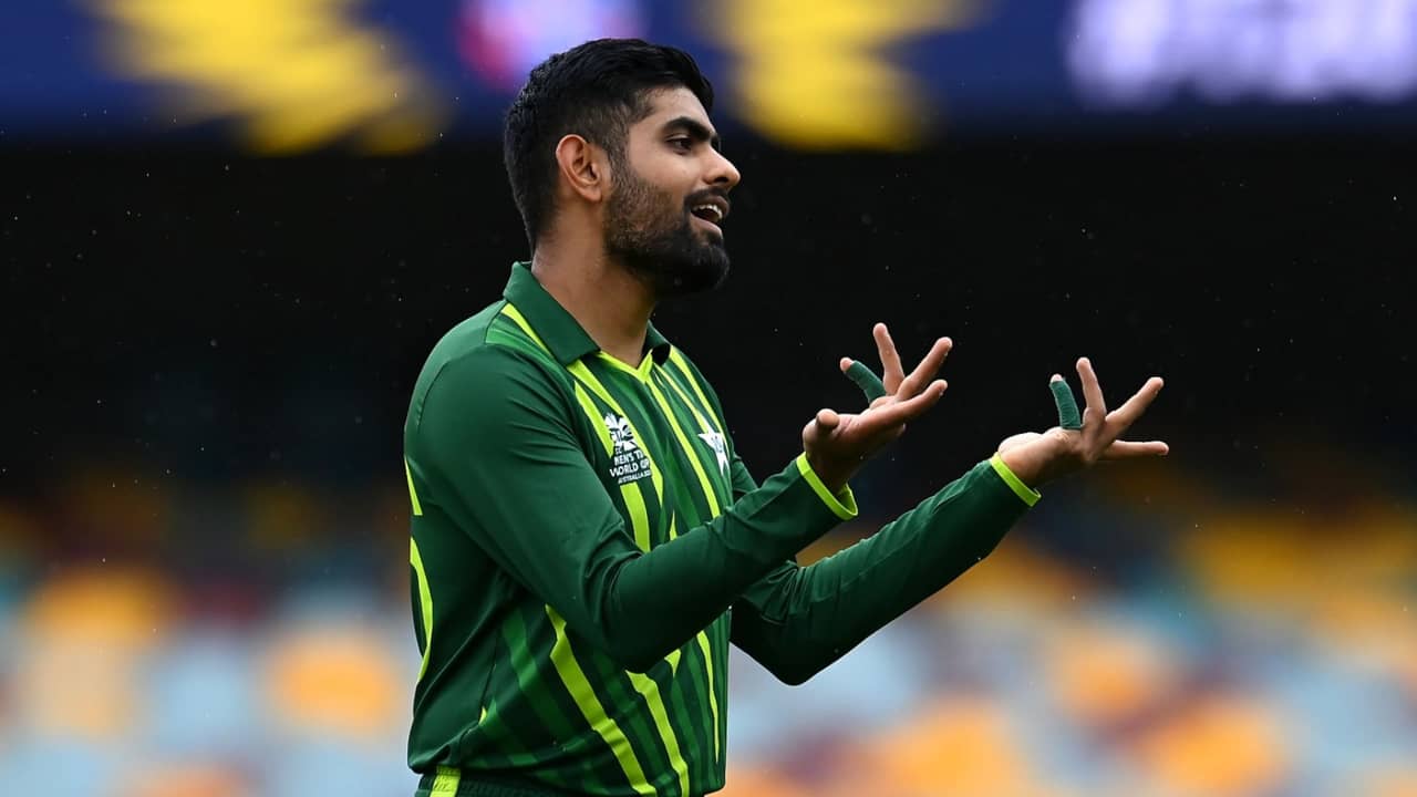 বাবরকে দলে নেওয়া নিয়ে ক্ষোভ, বিশ্বকাপের পর পাকিস্তান নির্বাচকের পদত্যাগ!